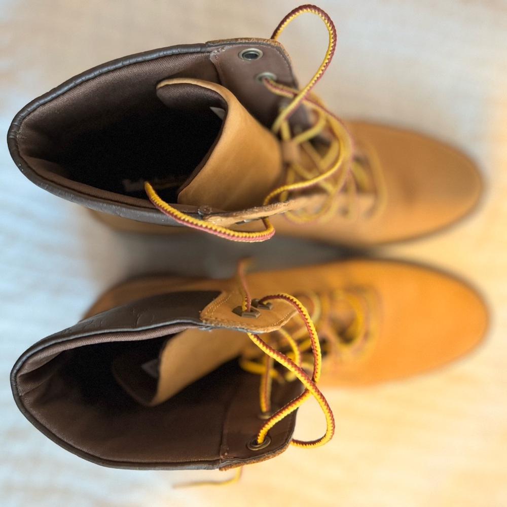 Women’s Timberland Boot - Picture 3 of 4